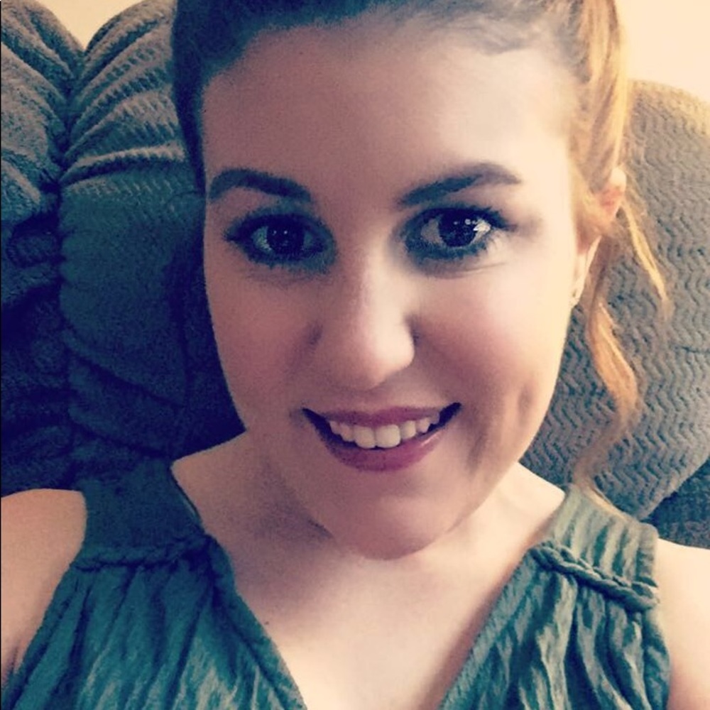 Meet your Posher, Caitlin